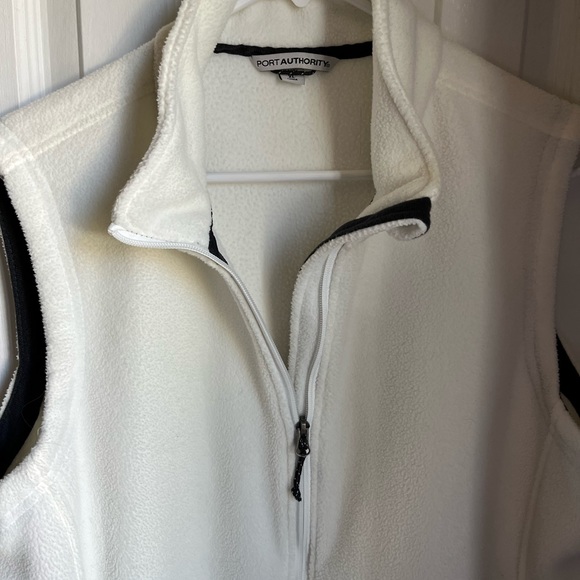 ❄️NWOT!  Woman’s Port Authority Fleece Vest - Picture 4 of 6